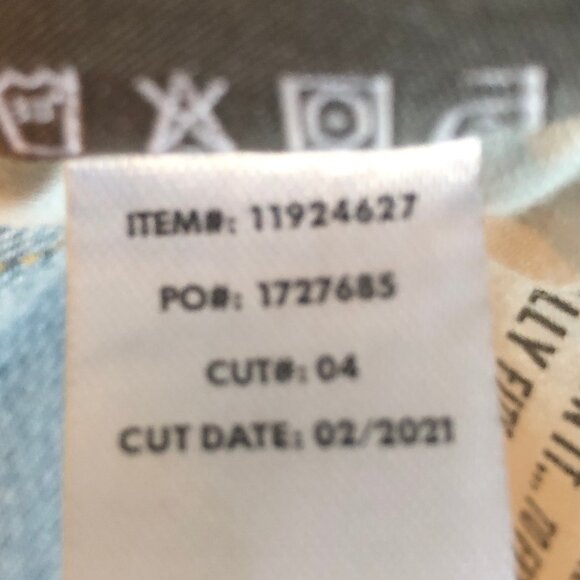 NWT Torrid Sky High Skinny distressed jeans sz 24 tall - Picture 11 of 12